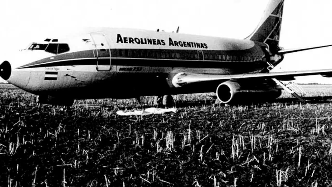 Boeing 737 de Aerolíneas Argentinas secuestrado el 5 de octubre de 1975 en la Provincia de Corrientes por Montoneros