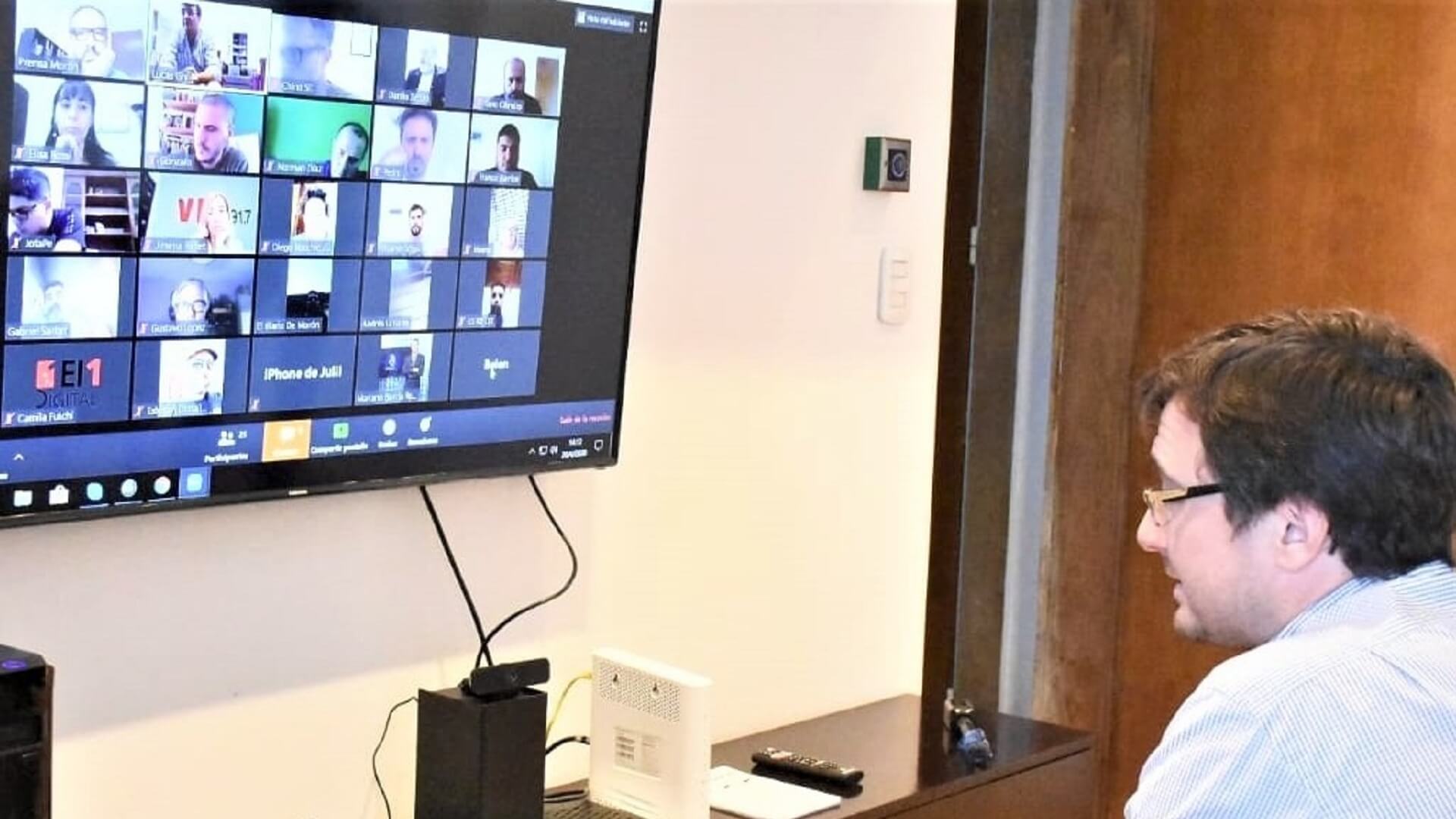 Morón: Videoconferencia de Morón: Videoconferencia de
