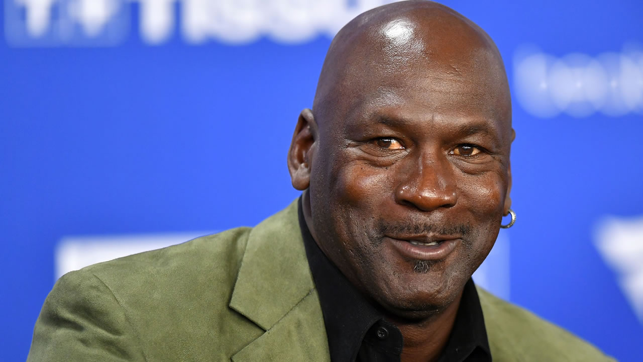 Michael Jordan ganó otra fortuna por documental en Netflix