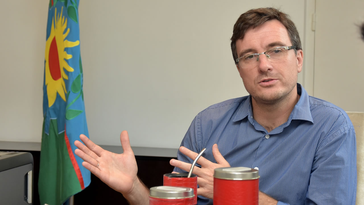 Ghi descartó impuesto a la nafta en Morón. Ghi descartó impuesto a la nafta en Morón.