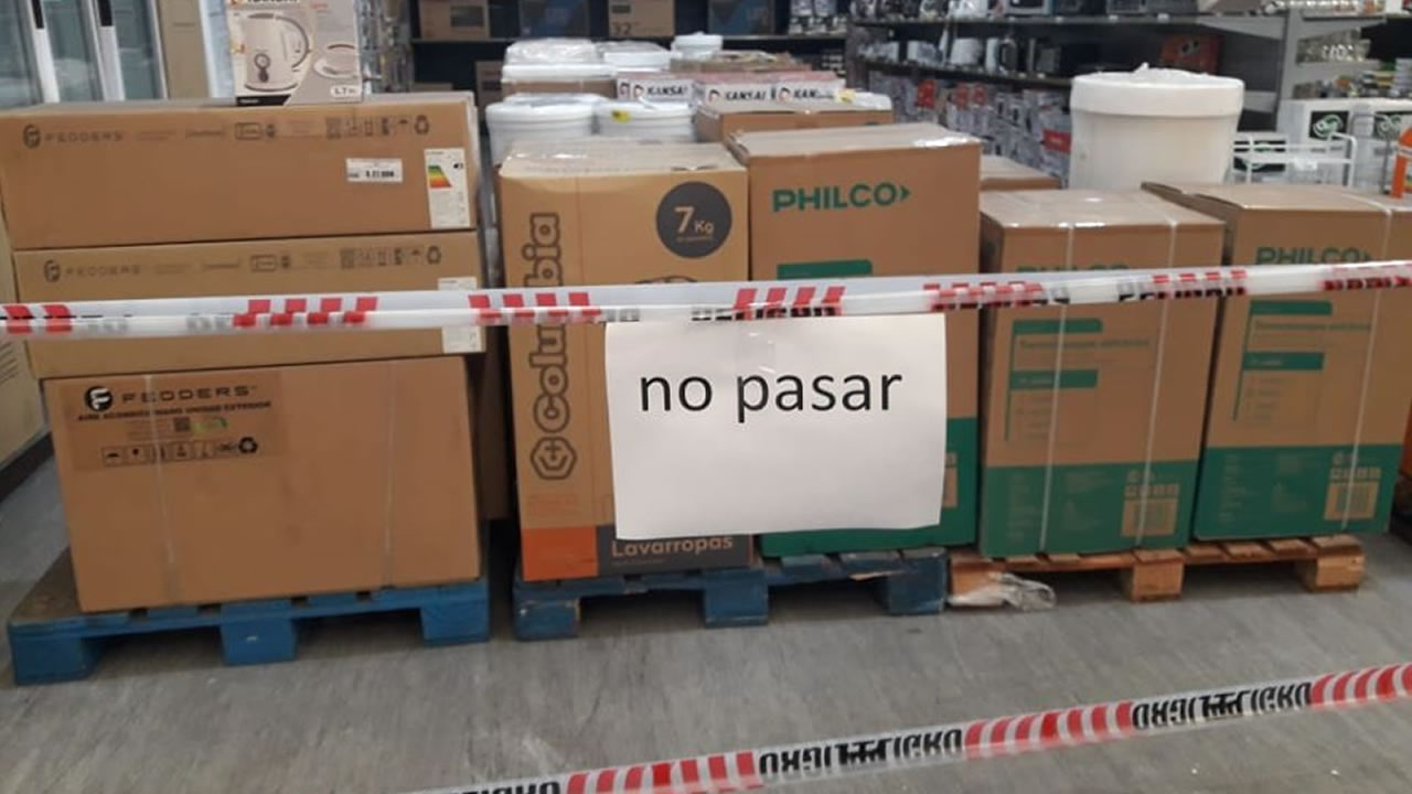 Intendentes quieren que sólo se vendan productos esenciales Intendentes quieren que sólo se vendan productos esenciales