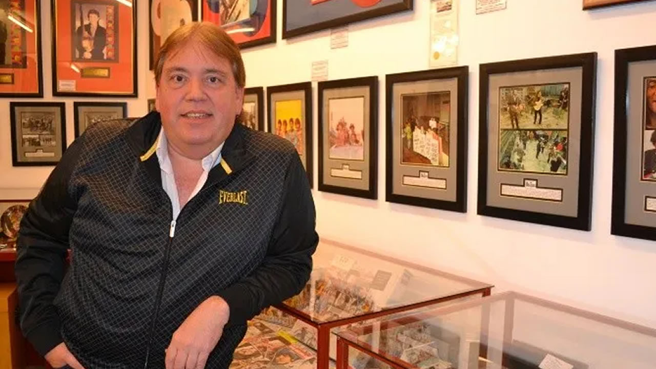 The Cavern de Los Beatles en Paseo La Plaza complicado por la pandemia. Rodolfo Vázquez, propietario del museo.