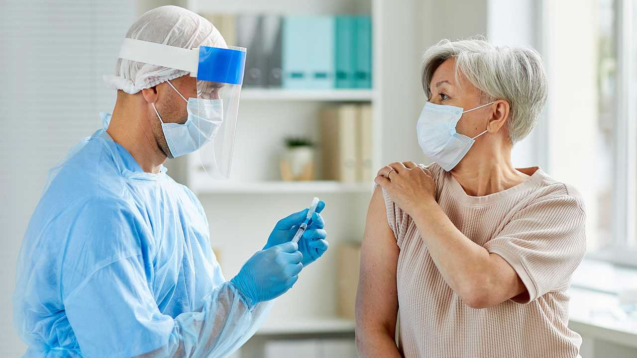 Vacuna coronavirus: AstraZeneca confirmó efectividad en adultos mayores Vacuna coronavirus: AstraZeneca confirmó efectividad en adultos mayores