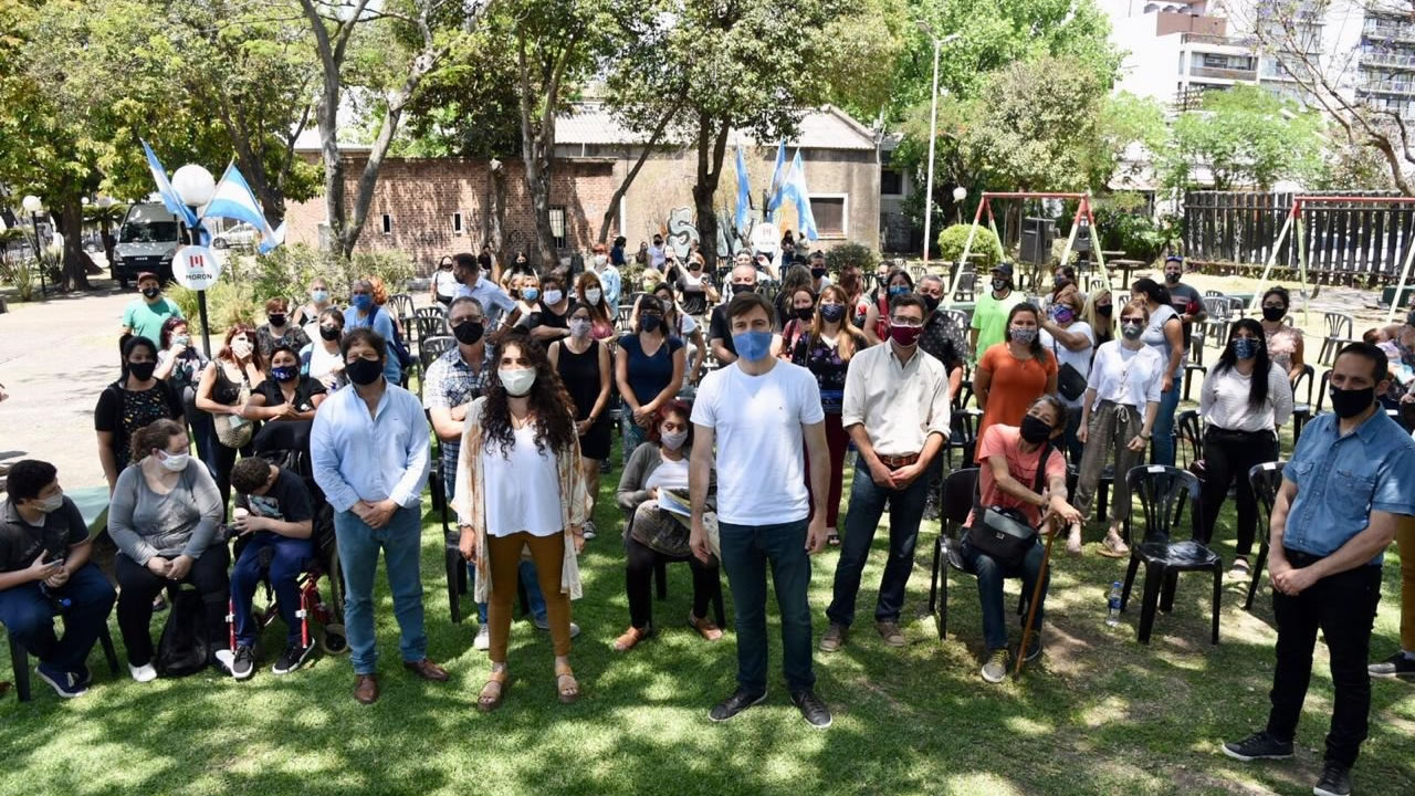 Morón hábitat: Lucas Ghi entregó subsidios para mejoras en hogares