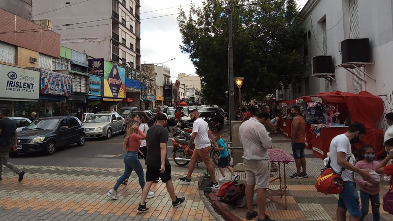 Las calles de Morón centro volvieron a la vida con las compras de Navidad Las calles de Morón centro volvieron a la vida con las compras de Navidad