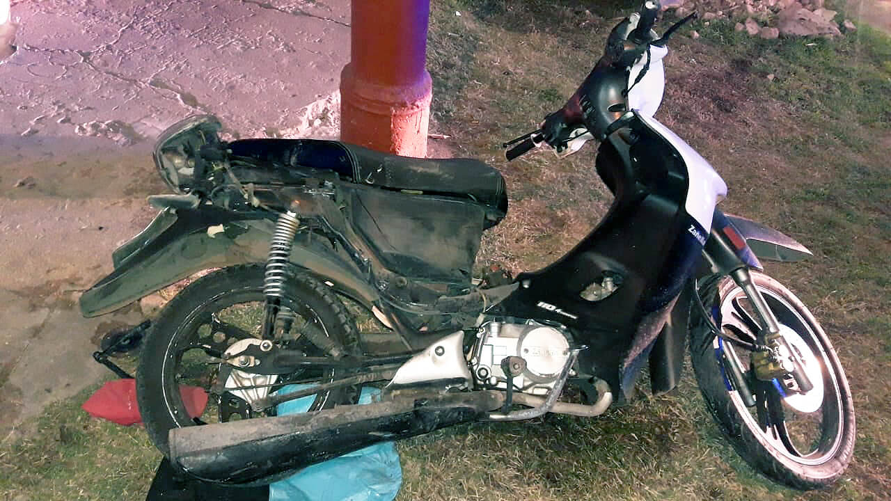 Zanella 110 en la que viajaba Milagros Silva (21) junto a su pareja, Leandro Boracchia (23)