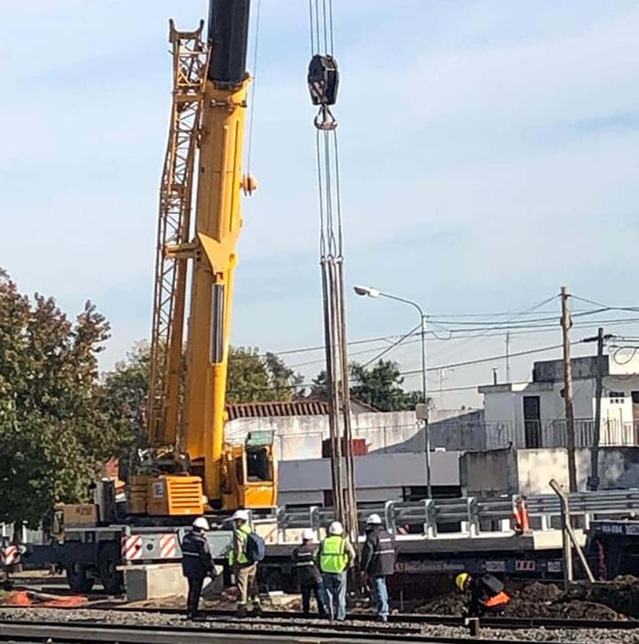 Comenzaron a colocar los puentes sobre el Ferrocarril Sarmiento
