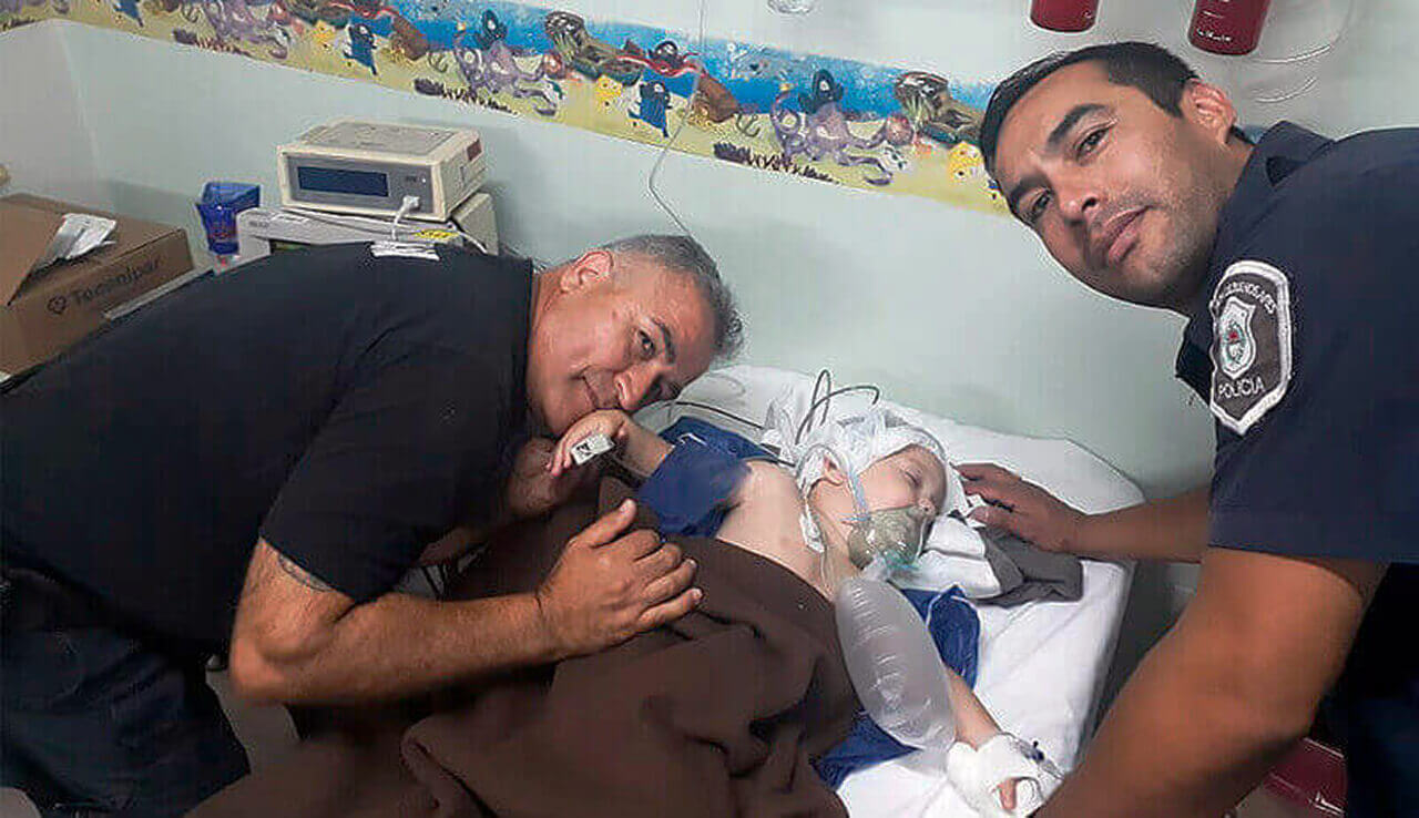 Dos Policías del Comando de Patrulla Morón le salvaron la vida a una bebé de 1 año