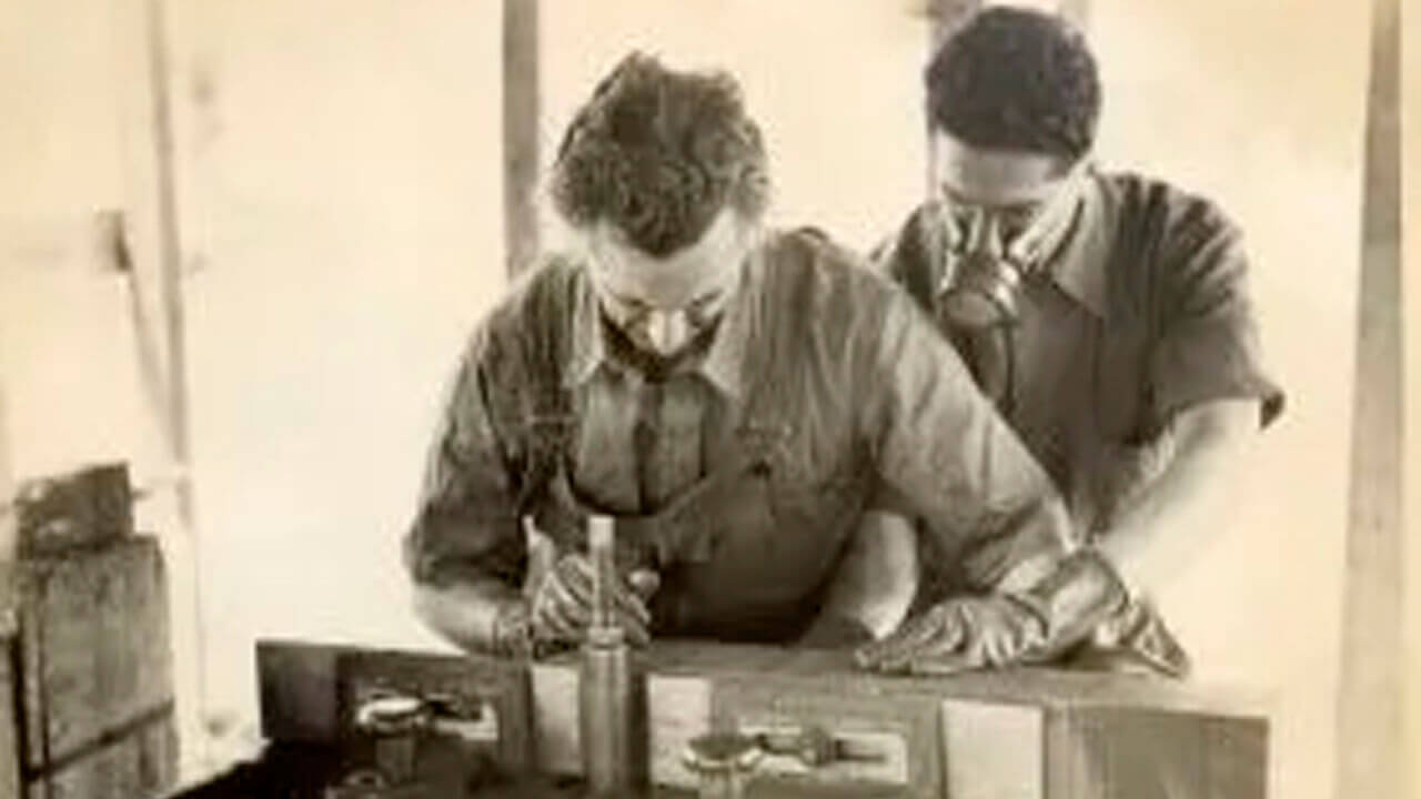 El Grupo de Metalurgia dirigido por Jorge Sábato, que contaba con gente muy preparada, llegó a hacer un prototipo de combustible usando óxido de uranio natural preparado en el país y aluminio común.
