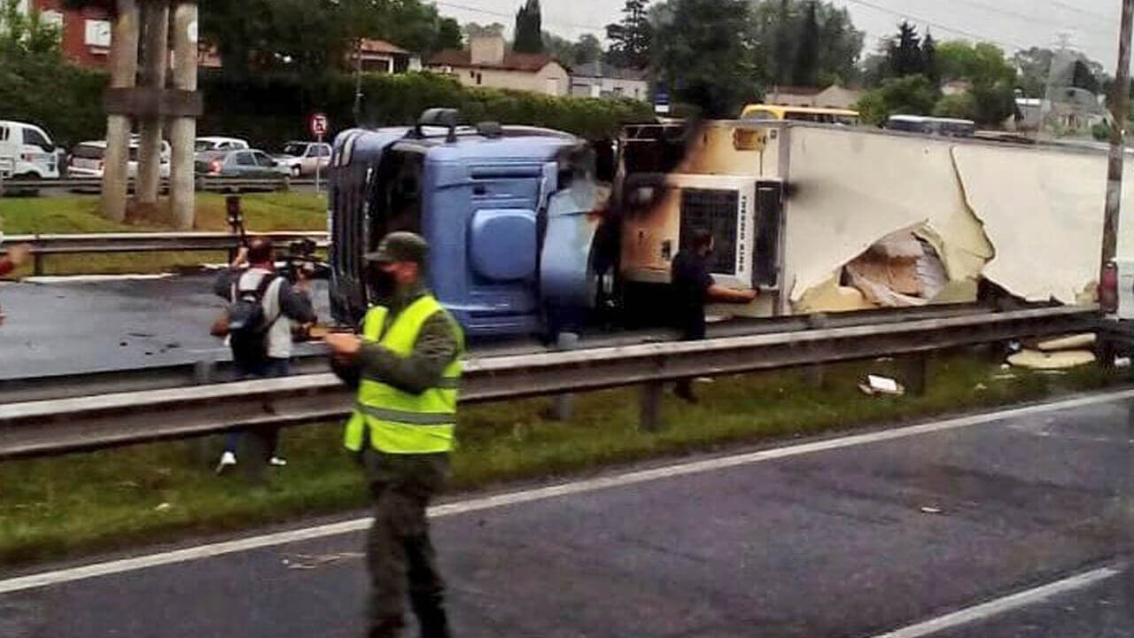 Volcó en Panamericana y hay demoras para ingresar a Capital