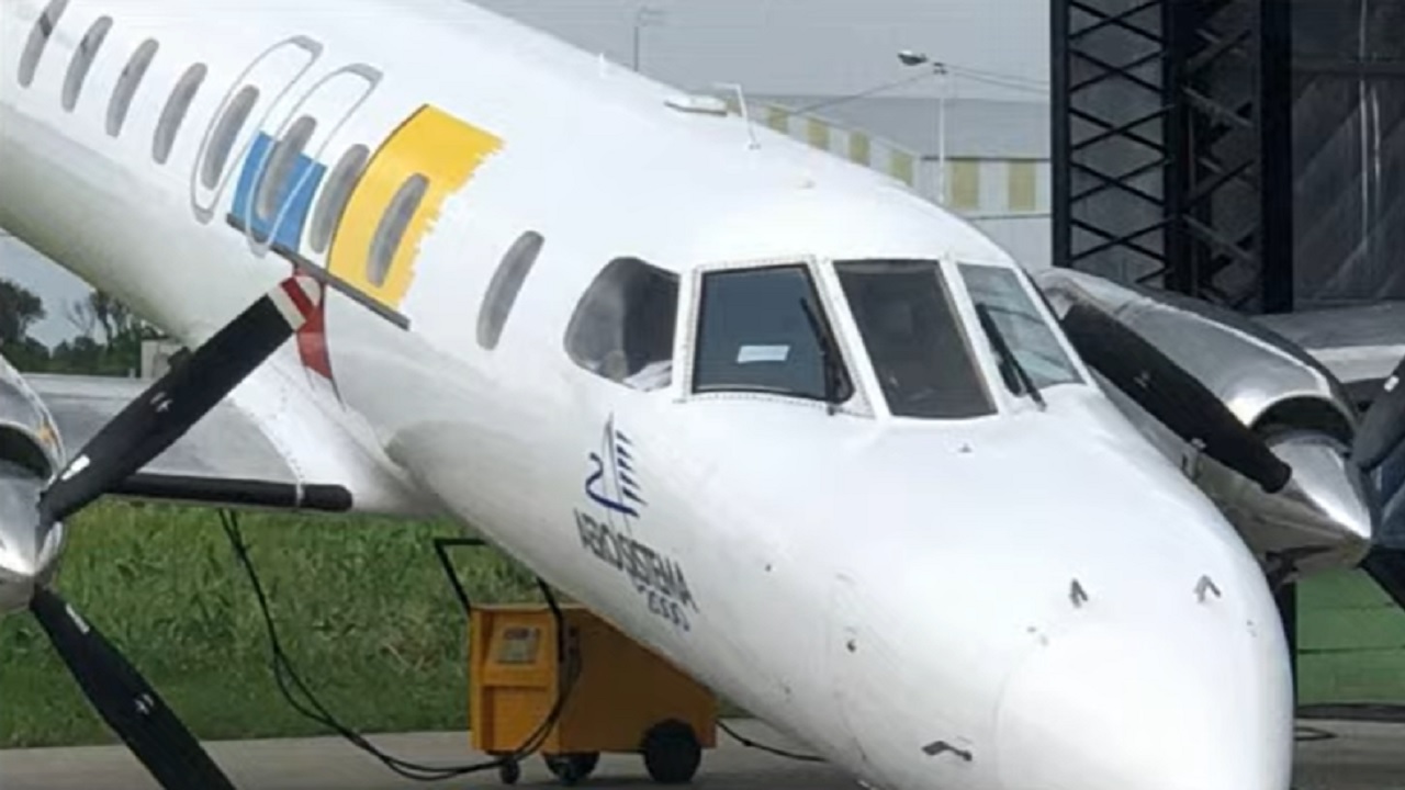 Morón: Un avión aplastó