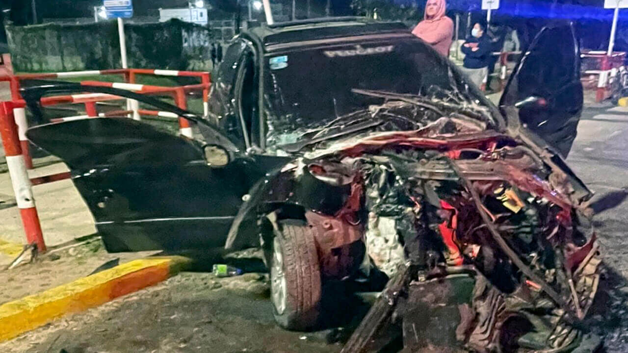 Morón: Brutal impacto de un auto contra una formación del tren Belgrano Sur
