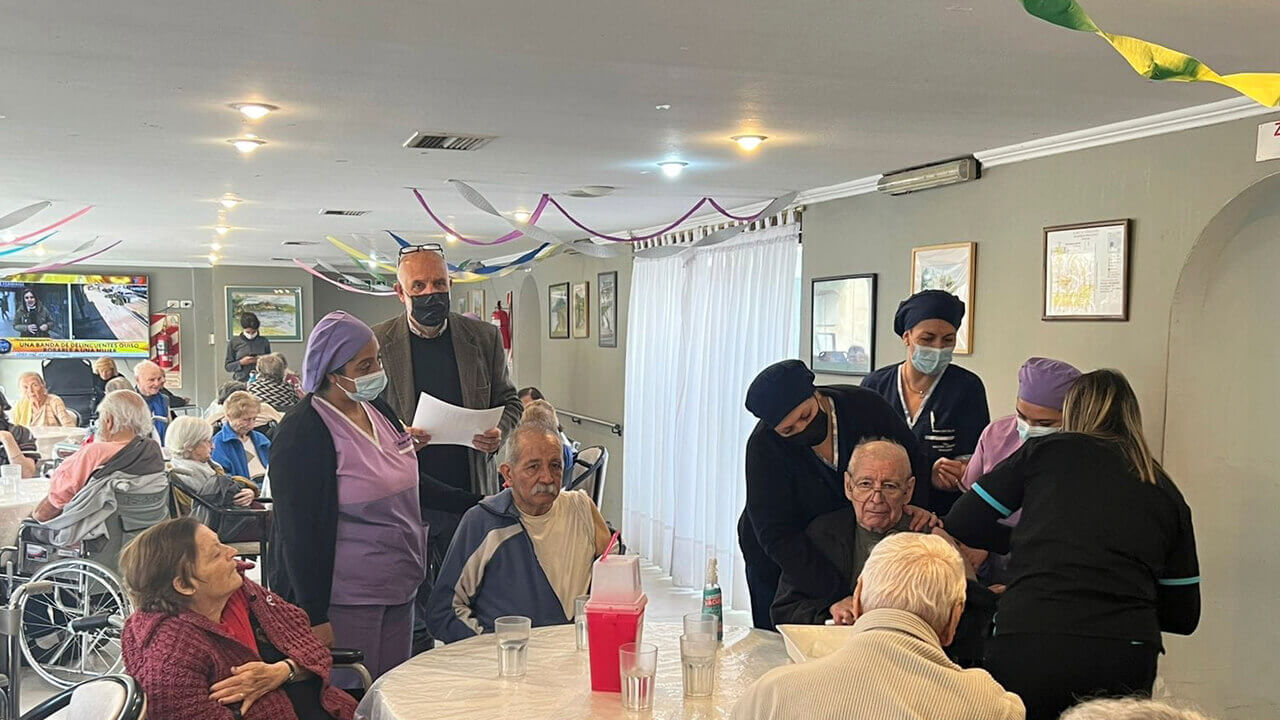 El Hogar del Dr. Ovando recibió la cuarta dosis contra el COVID