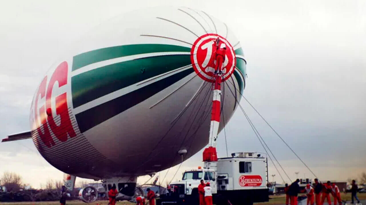Uno de los dirigibles que utilizó La Serenísima para promocionar sus productos