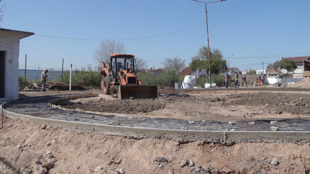 Se construye la Plaza de los Jardines en Morón y el Centro de Desarrollo 1 Se construye la Plaza