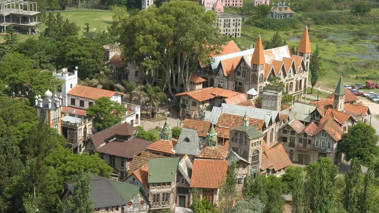 Conocé la aldea