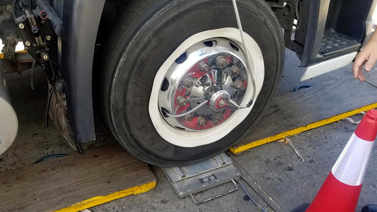 En esta imagen se ve perfectamente cómo calza para registrar el peso