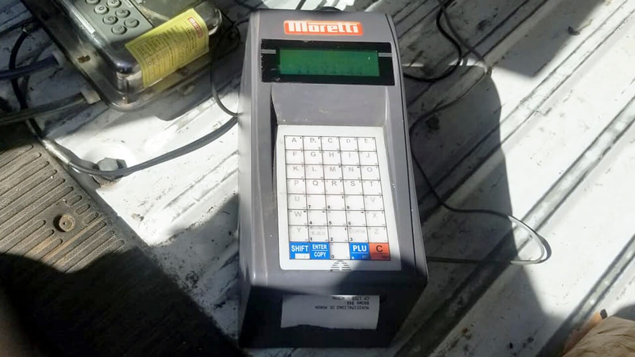 La tickeadora suma eje por eje hasta que finalmente suma y se obtiene el total del peso de la carga