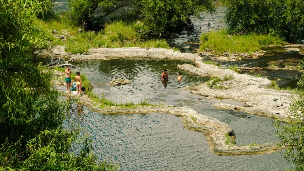 Cascadas, piletones y sierras