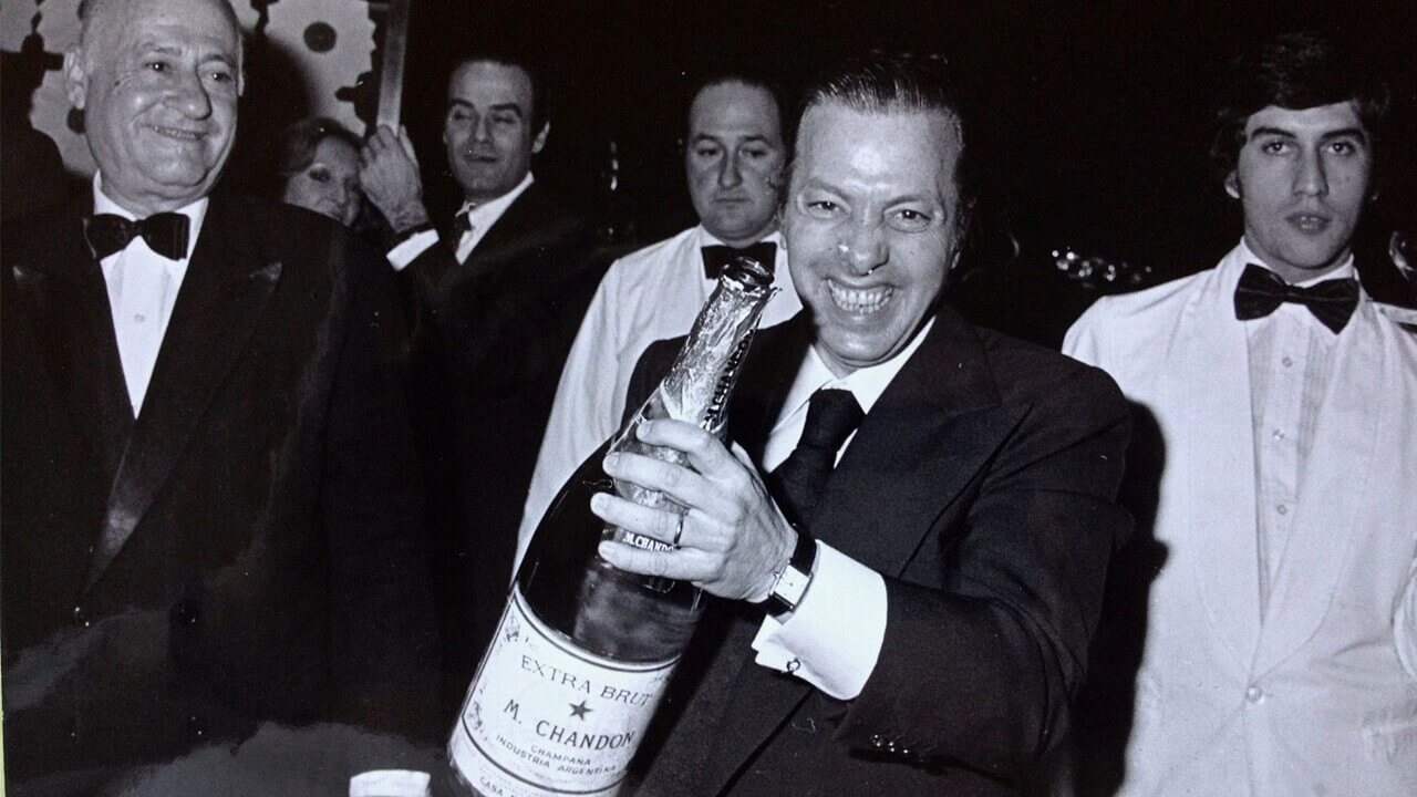 José Lata Lista y una botella de Chandon de 5 litros