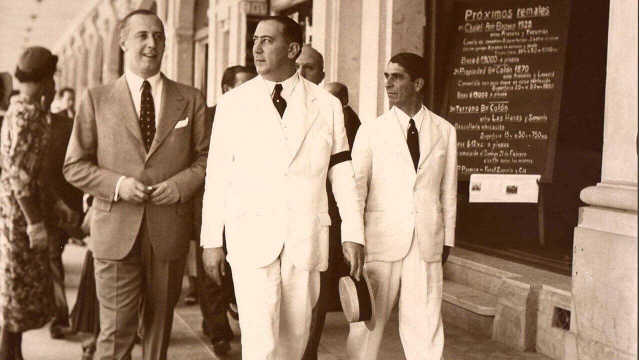 Manuel-Fresco-Gobernador-de-la-Provincia-de-Buenos-Aires-paseando-por-Mar-del-Plata