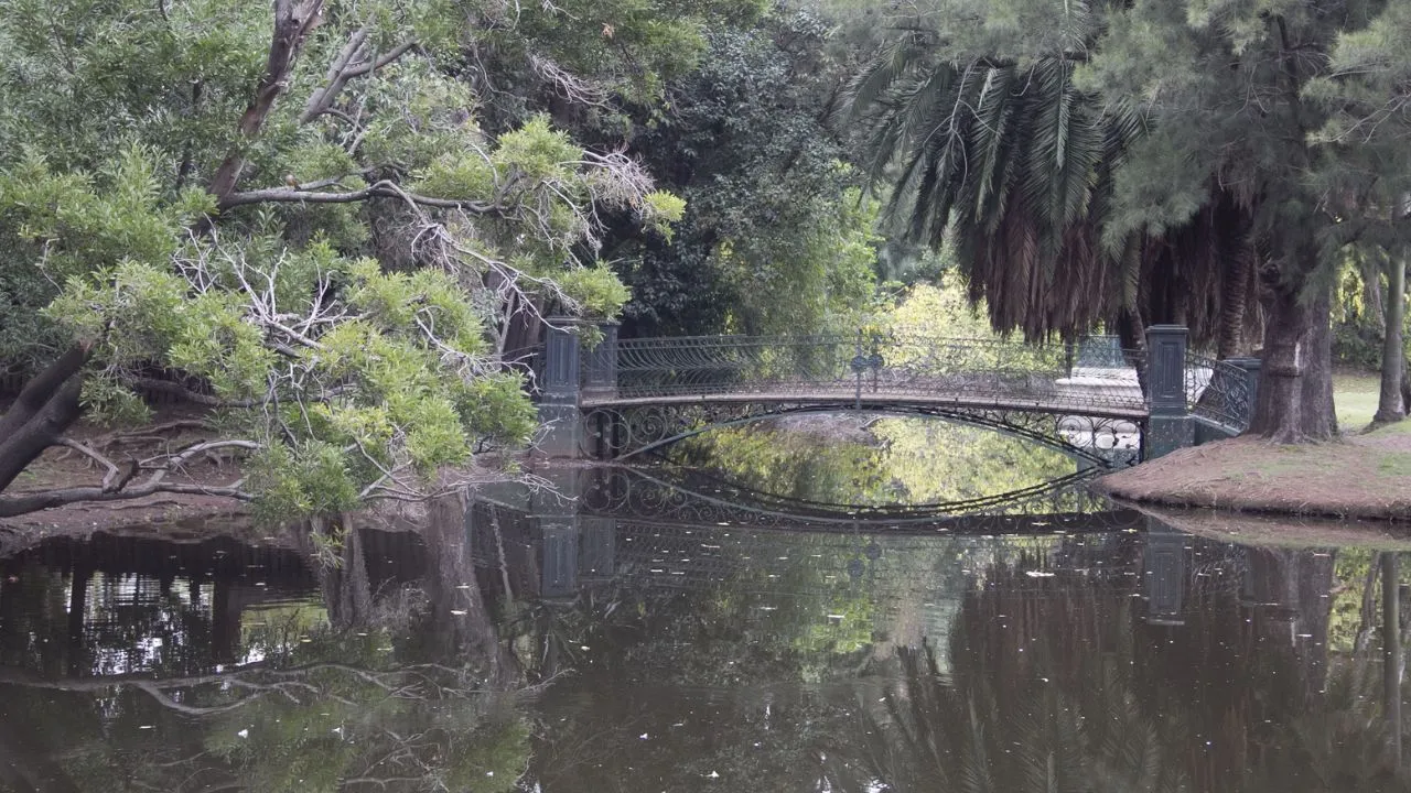 Un lago escondido