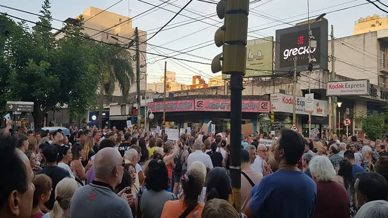 Concentración-en-Castelar-por-más-seguridad