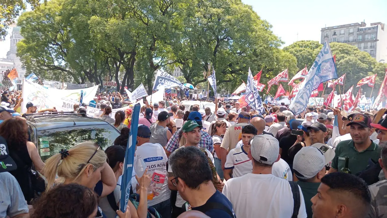 El paro continúa hasta las 19 y sin colectivos