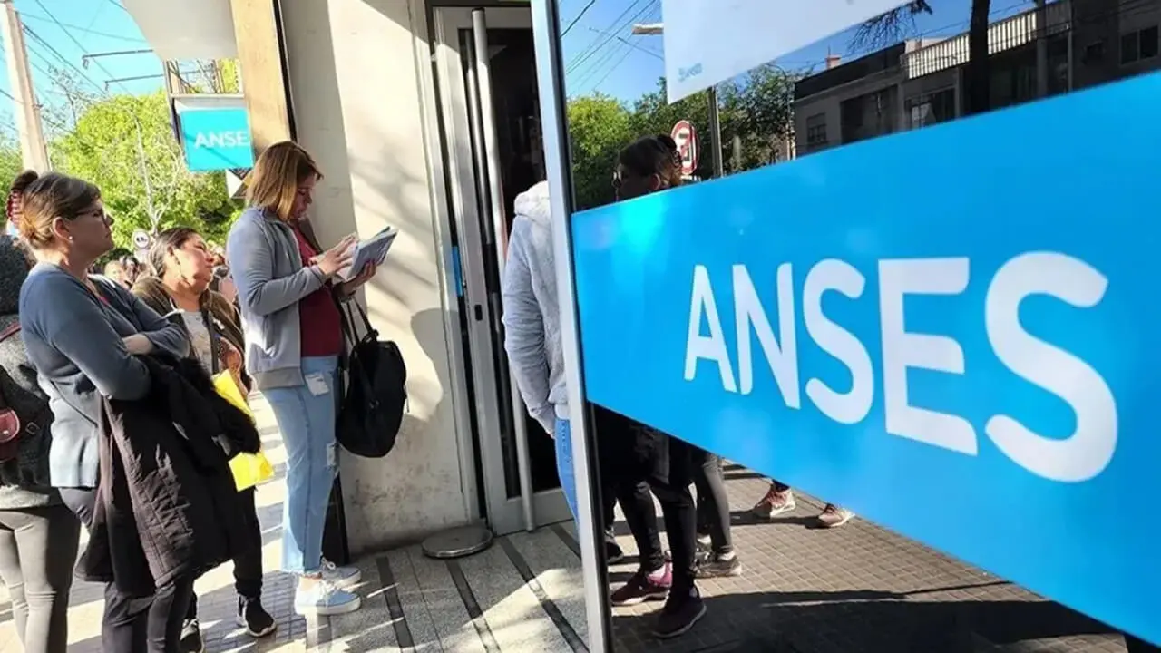 Cierran-49-sedes-del-ANSES-y-despiden-a-miles-de-trabajadores