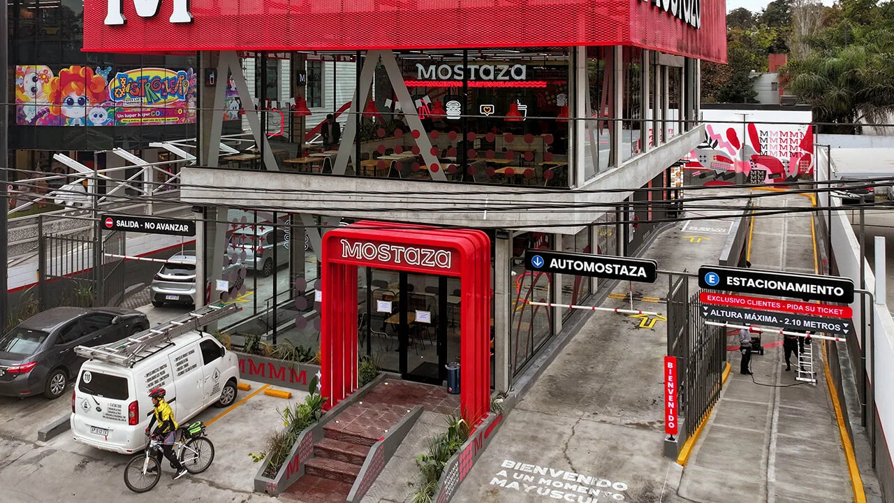 Mostaza-inaugura-su-mega-local-en-Parque-Leloir
