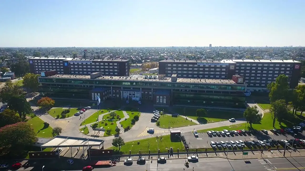 Vista-del-Hospital-Posadas-modelo-de-la-salud-pública