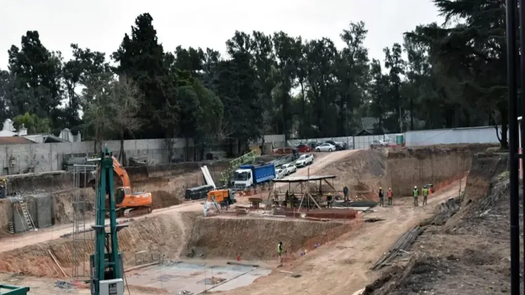 Construcción-del-Parque-Leloir-Escala-Mall