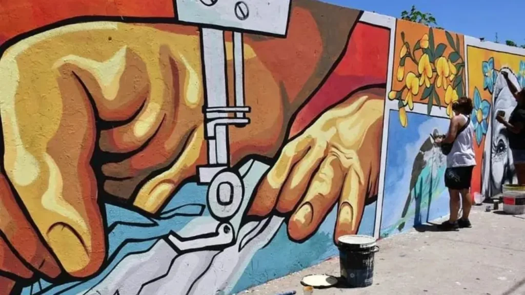 Los murales visten