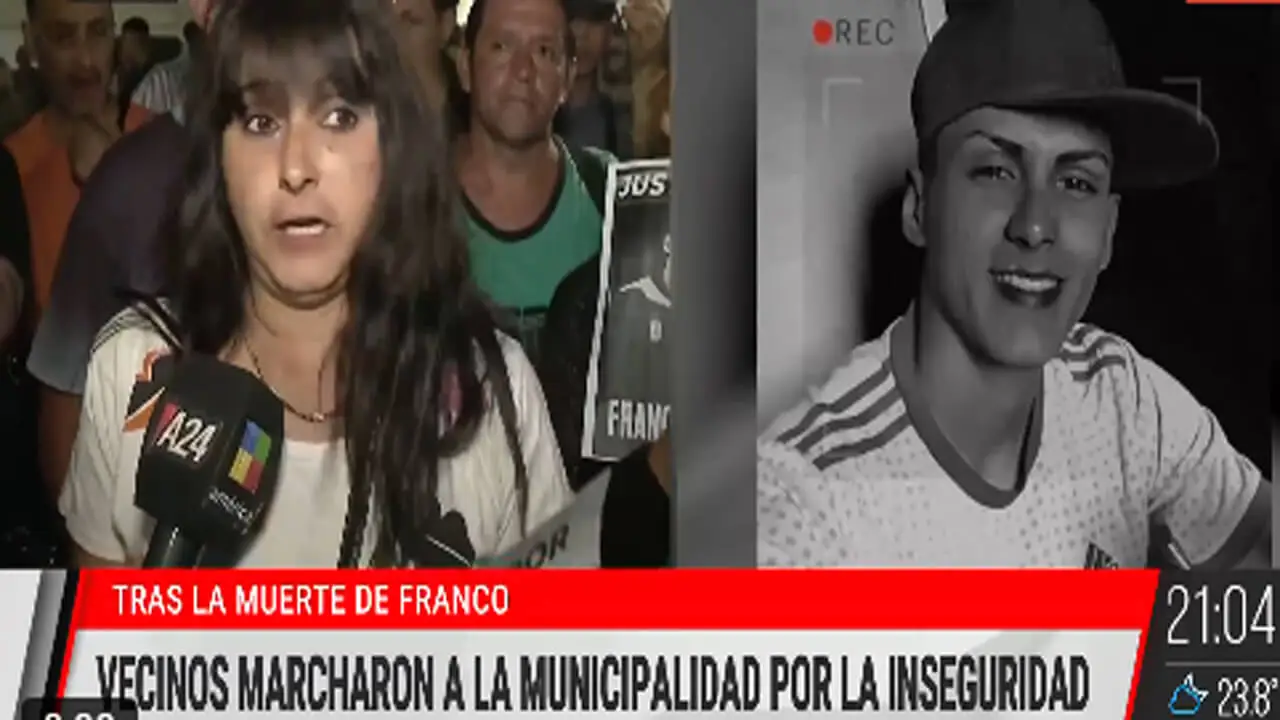 Con-poca-gente-en-la-Plaza-de-Morón_-se-concentraron-vecinos-por-el-asesinato-de-Franco-Vera