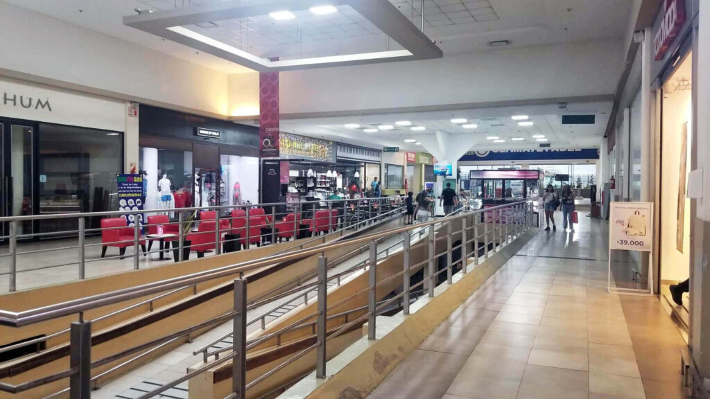 El único sector que tiene movimiento con un par de cafeterías