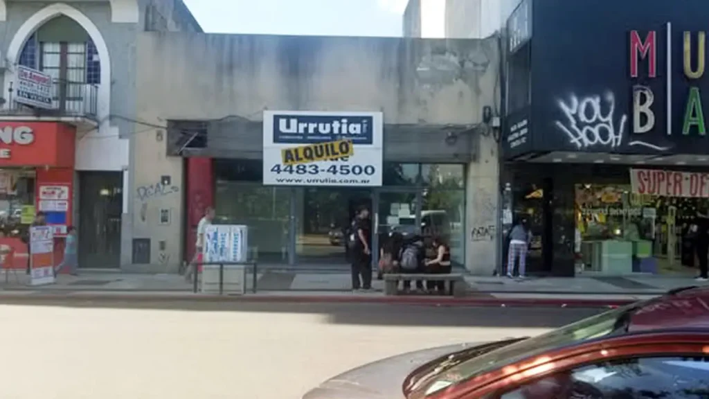 La-sede-anterior-sobre-la-calle-Belgrano-cerrada-al-público-y-el-local-en-alquiler