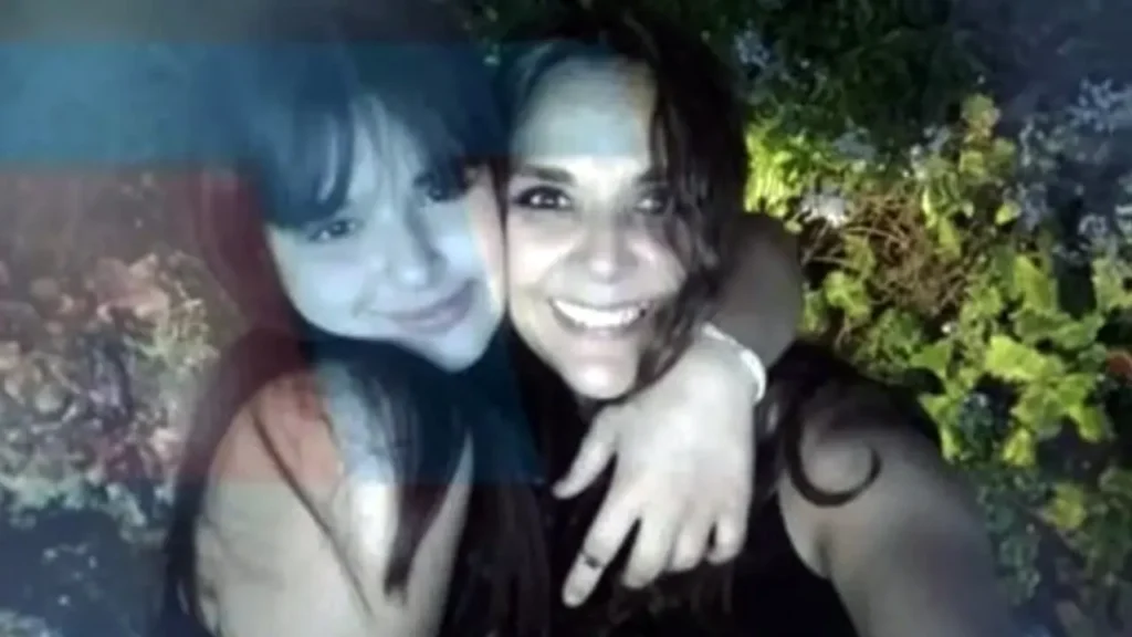 Ema Bondaruk con Laura su mamá