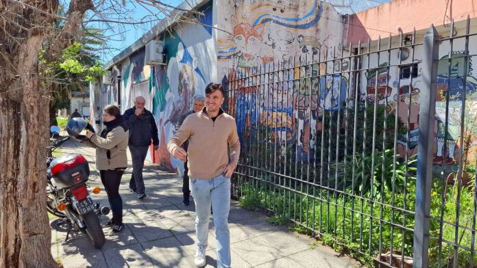 Lucas Ghi llega a votar