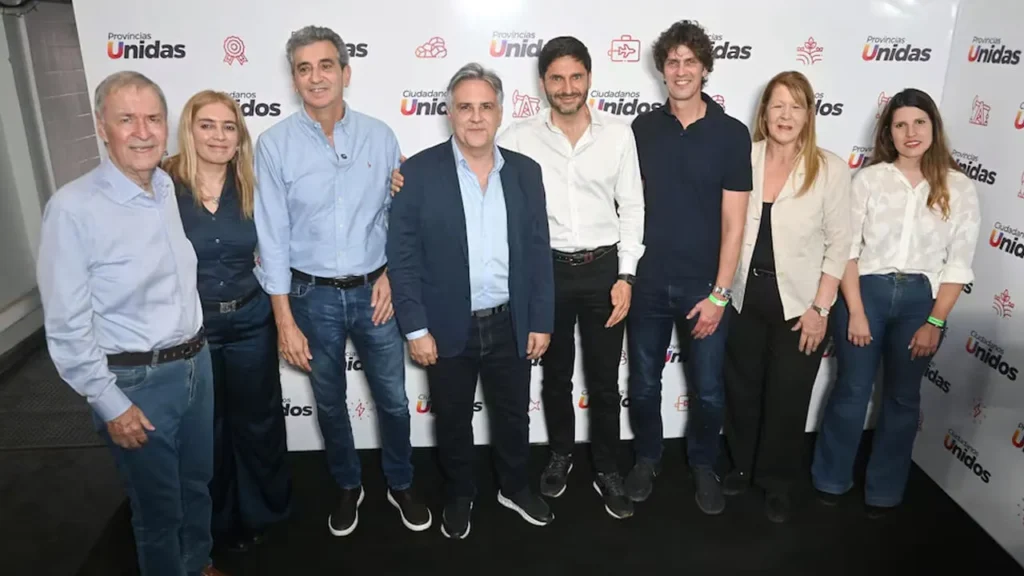 Los principales referentes de Provincias Unidas ayer, juntos, en el cierre de campaña