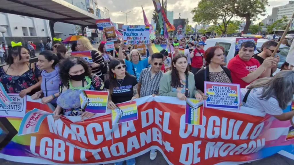 Mónica Macha al frente la Marcha por el Orgullo