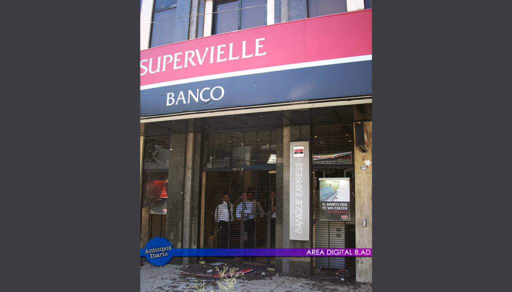 El Banco Superville fue atacado por los manifestantes 