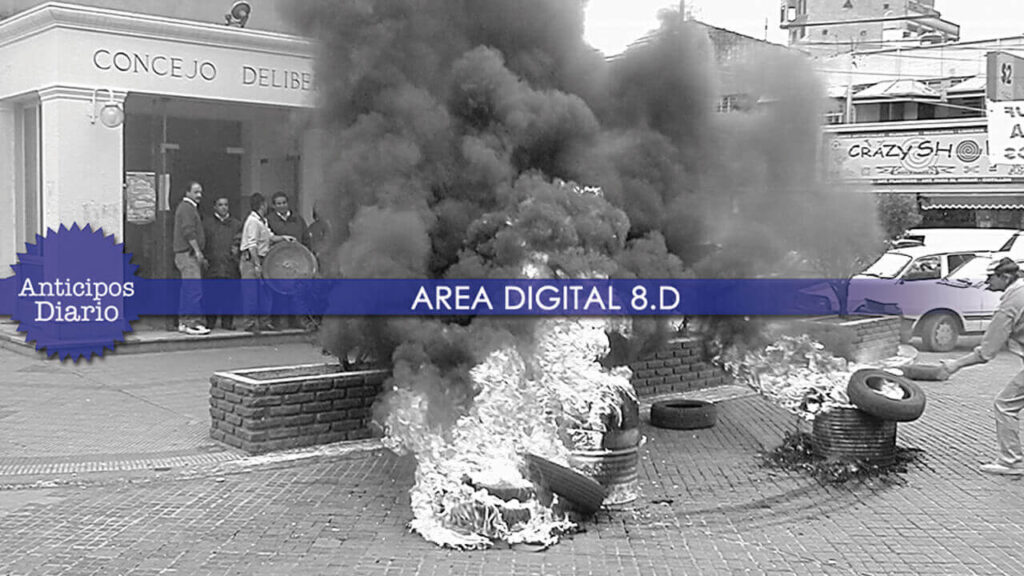 El Sindicato Municipal inicia el fuego frente a la puerta principal del Concejo Deliberante