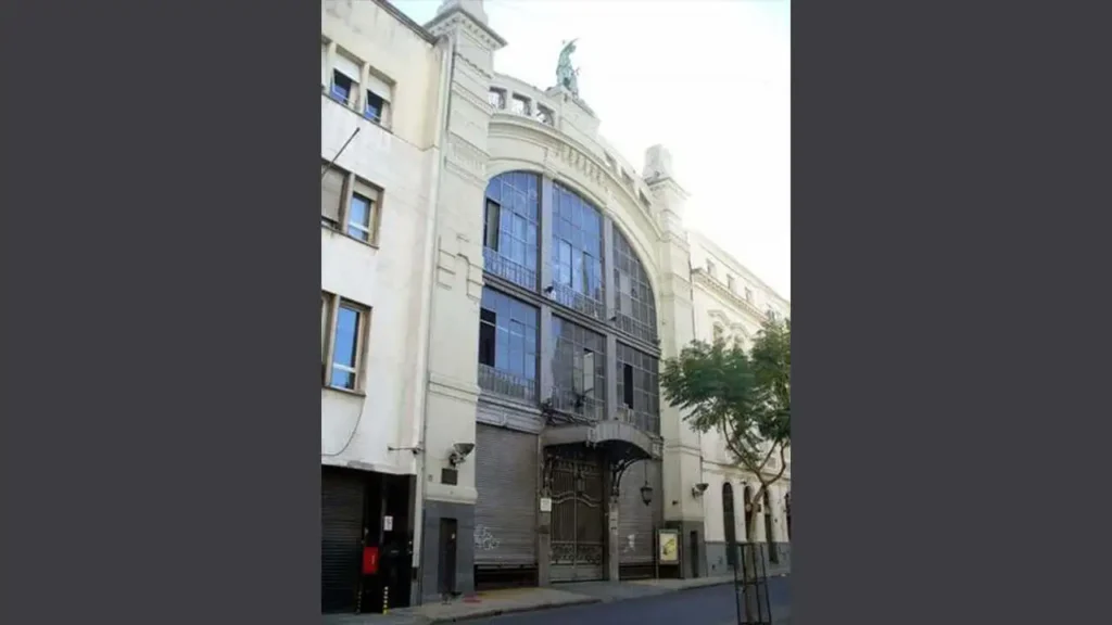 Frente de El Forjador sobre la calle Perú ahora Disco Club Museum