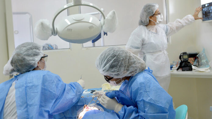 Hospital Odontológico gratuito en verano