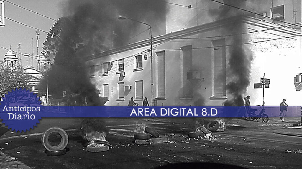 La esquina de Belgrano y Brown. El fuego fue tan fuerte que partió los blindex de los locales comerciales 