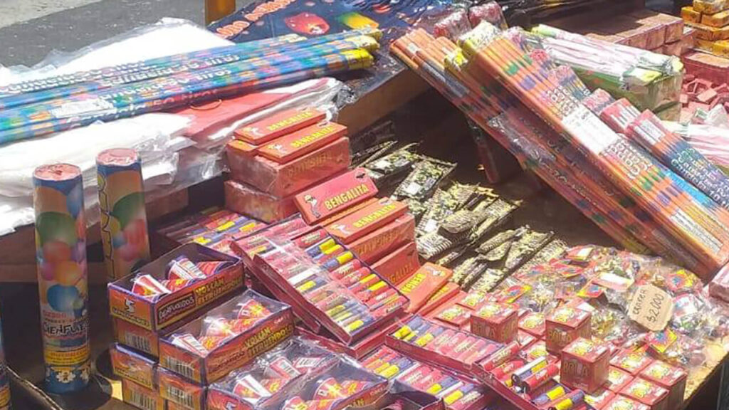 Sin control, venta de fuegos artificiales en el Centro de Morón