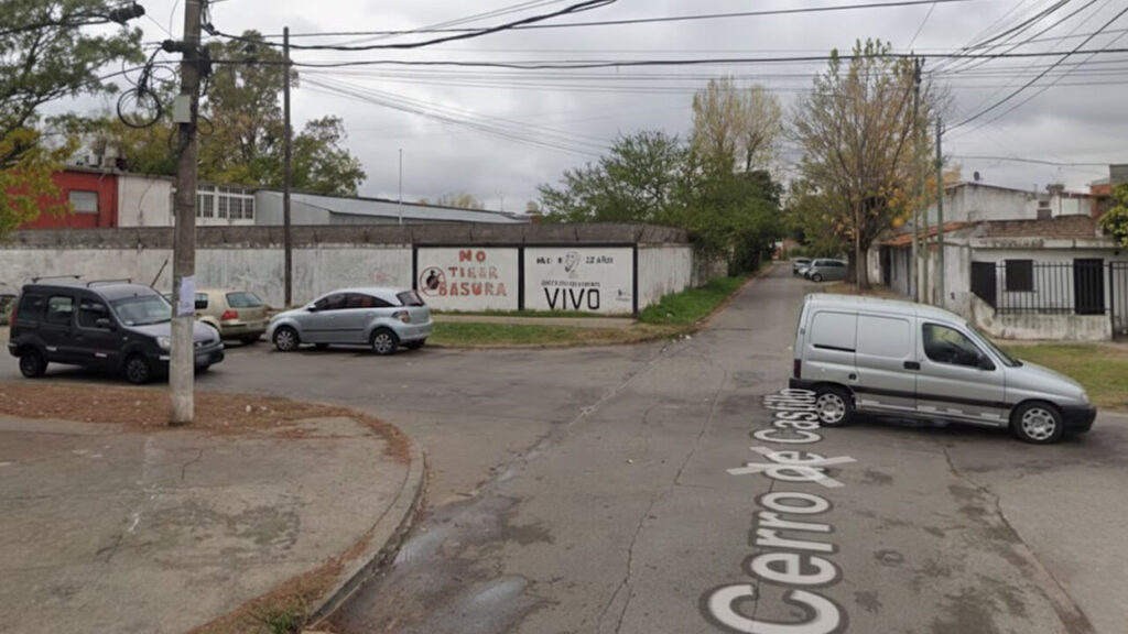 A diez cuadras lograron reducirlos aunque solamente atraparon al adolescente de 13 (Google Maps)