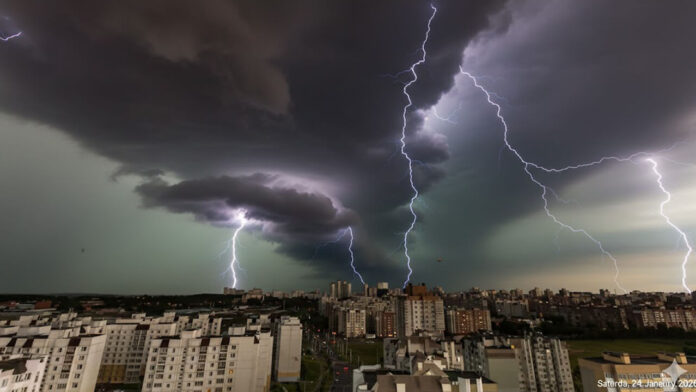 ALERTA ROJA Tormentas extremas y ráfagas de 90 kmh amenazan a 10 provincias este sábado