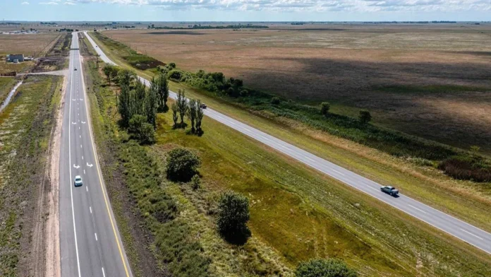 Autopista ruta 11 entre Pinamar y Mar de Ajó