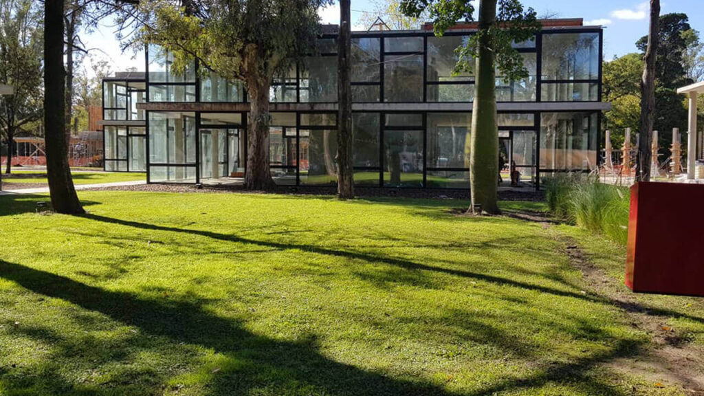 Cuando recién comenzaban las obras de los locales y no había más pedidos de excepción corría el año 2017